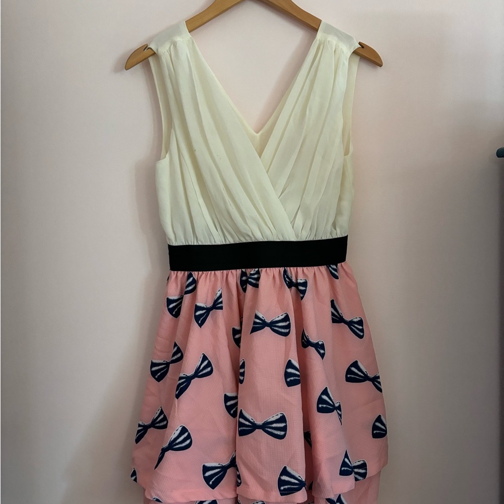 🎀Pink Bundle! Barbie, Galinda, 2 pink outfits - Picture 8 of 14